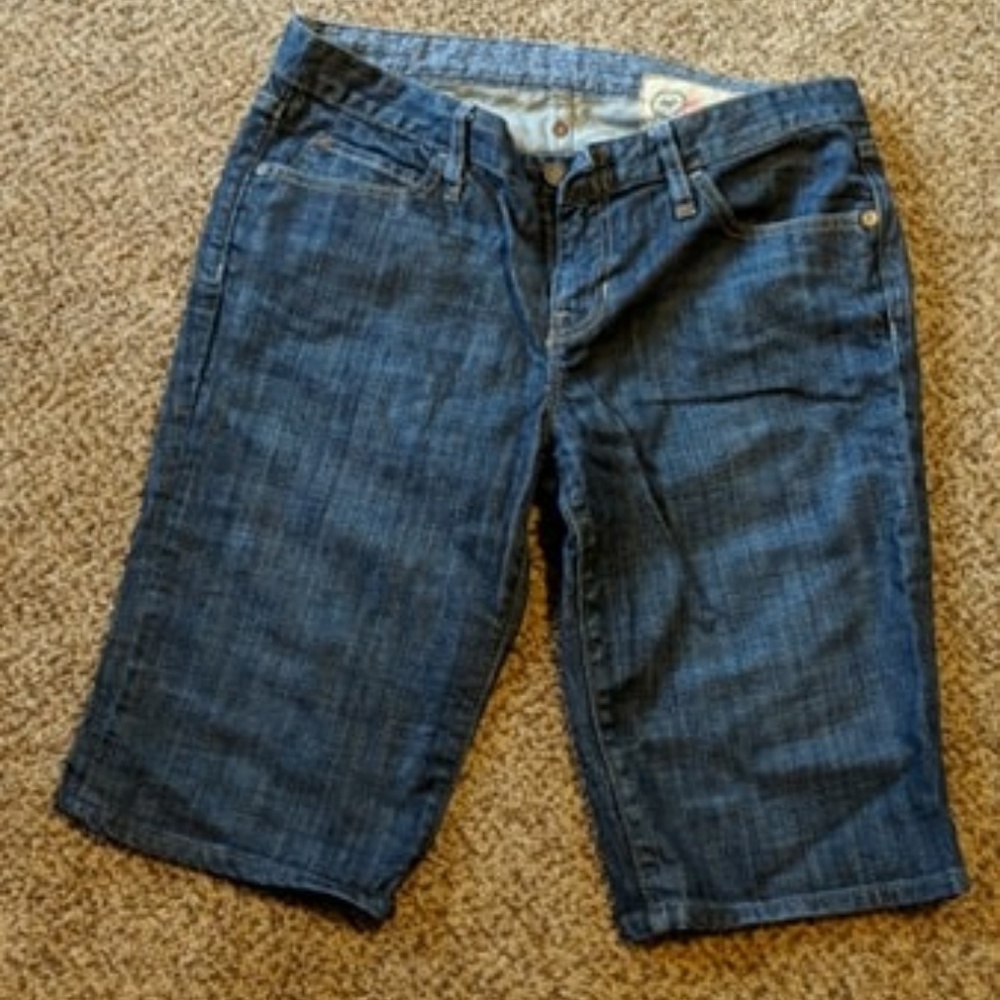 GAP LIMITED EDITION BERMUDA JEAN SHORTS SIZE 8